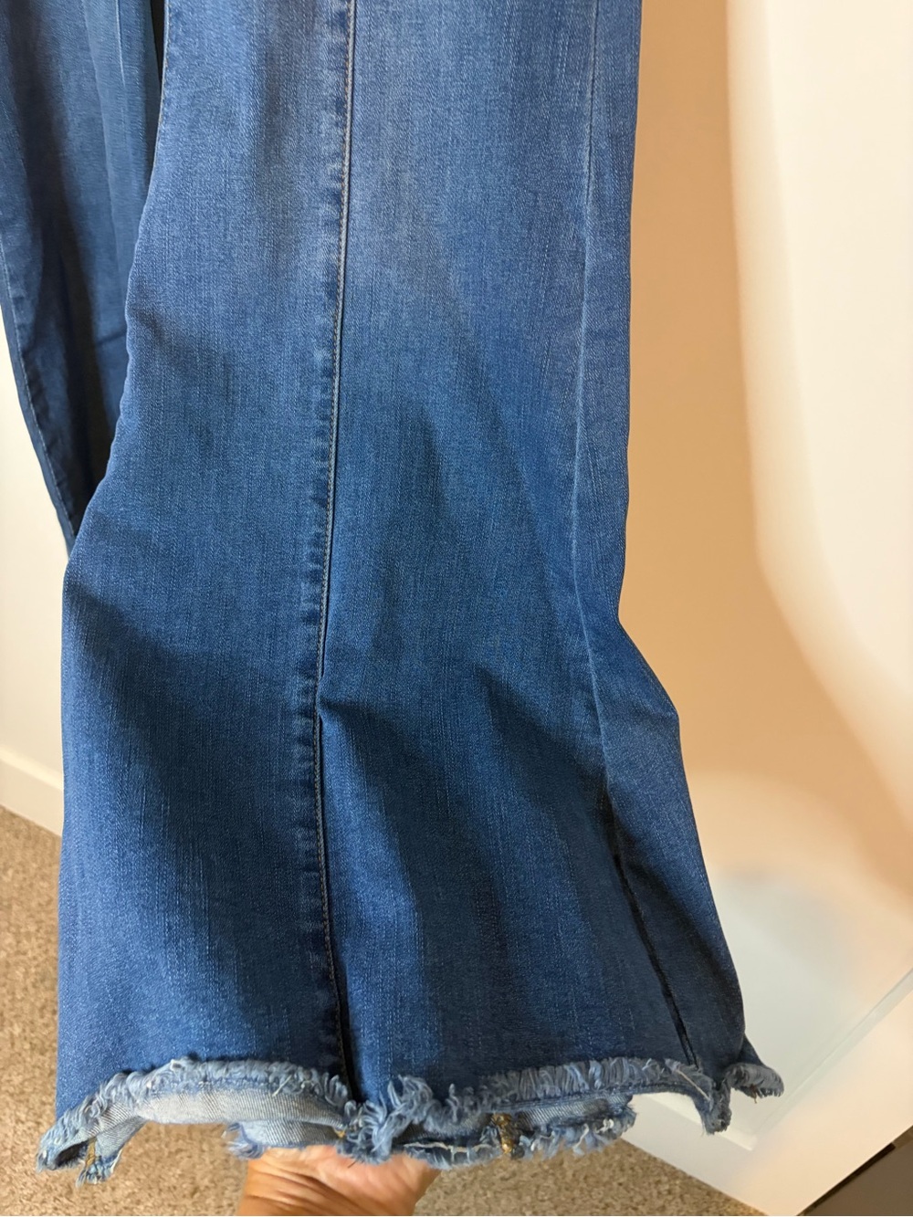 Judy Blue Mid-Blue High-Rise Flared Raw Hem Jeans Size 14W - Picture 2 of 6